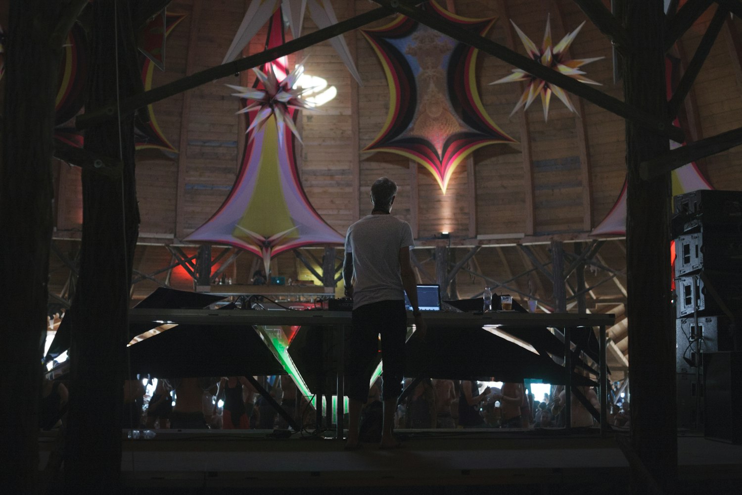 如何成为围攻Besiege游戏大神，提升技巧与创意建造？