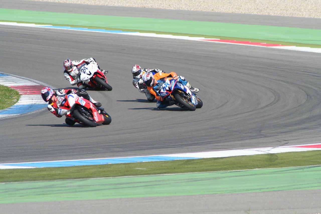 搭建跑道网络赛车游戏，如何省钱又高效？