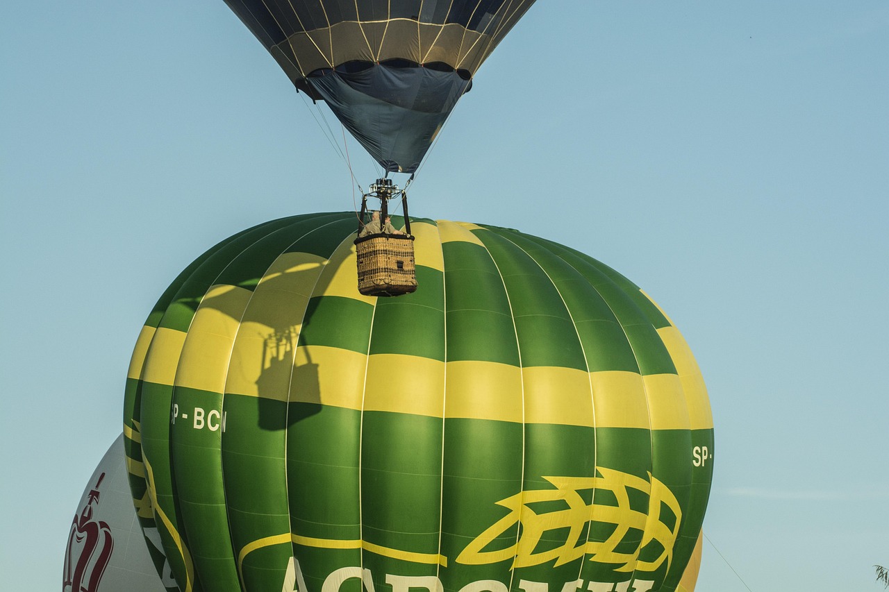 男女混搭挤爆气球游戏，如何组织？安全注意事项有哪些？