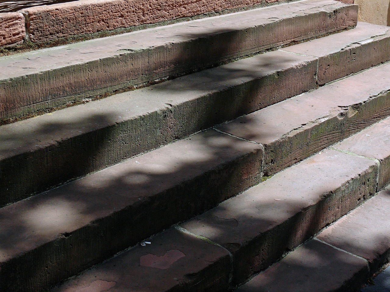 如何搭建高效能梯子, 避免风险和降低成本？